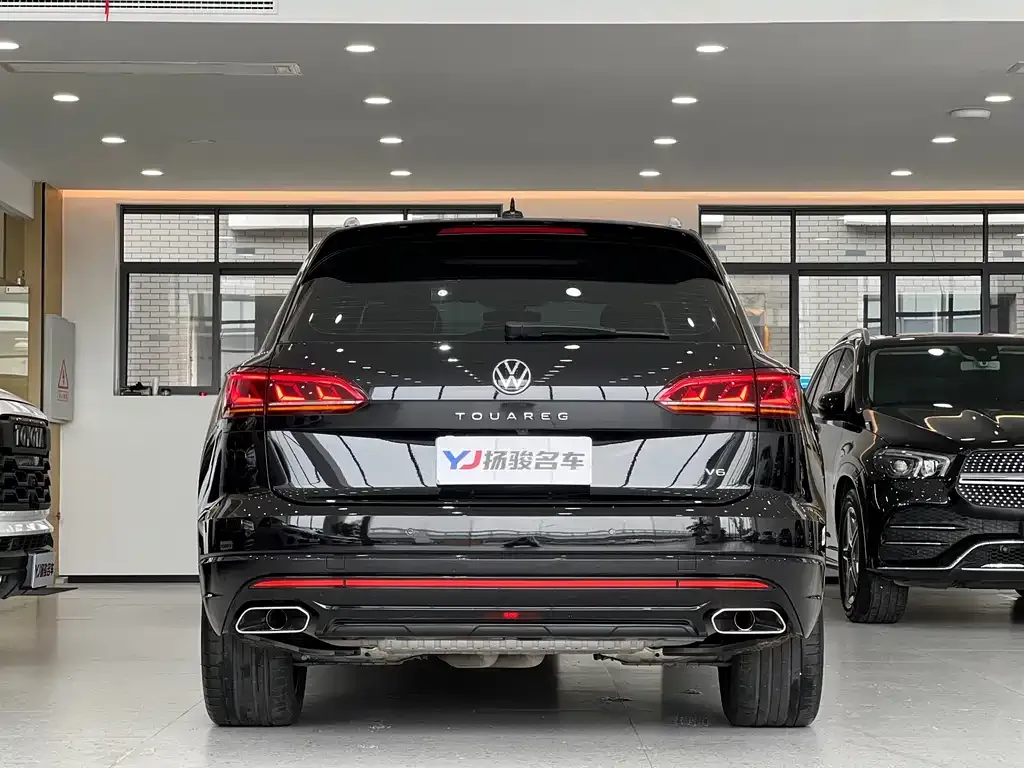 Volkswagen Touareg — фото 10