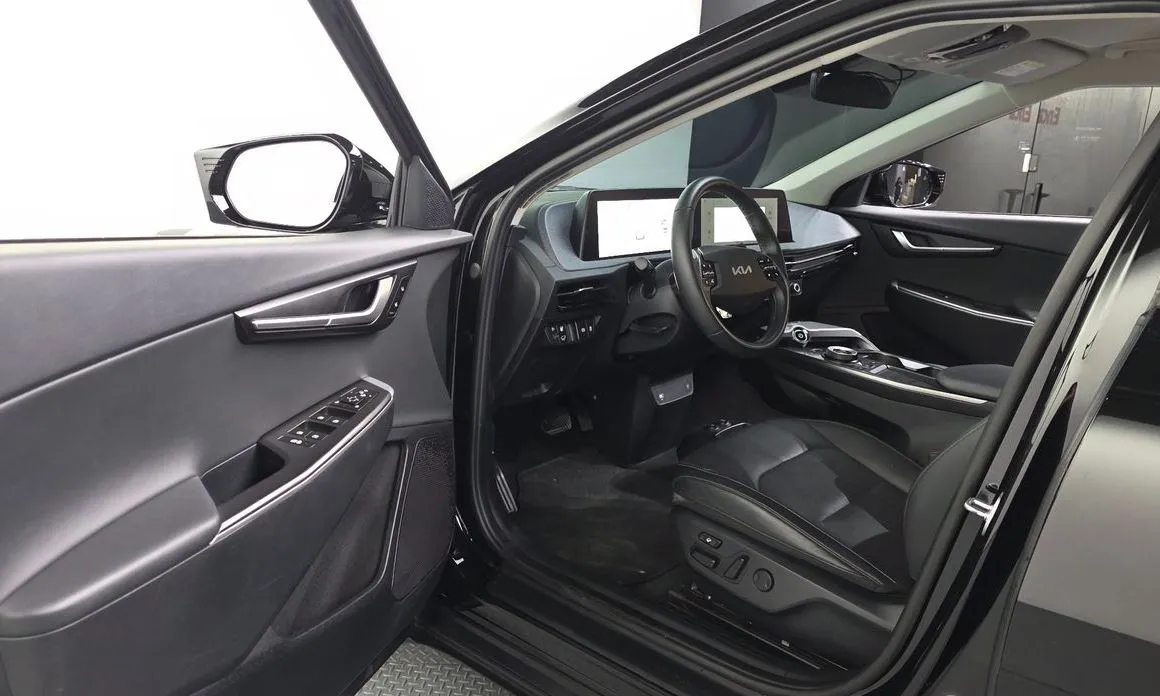 Kia EV6 2023 из KR, фото 8