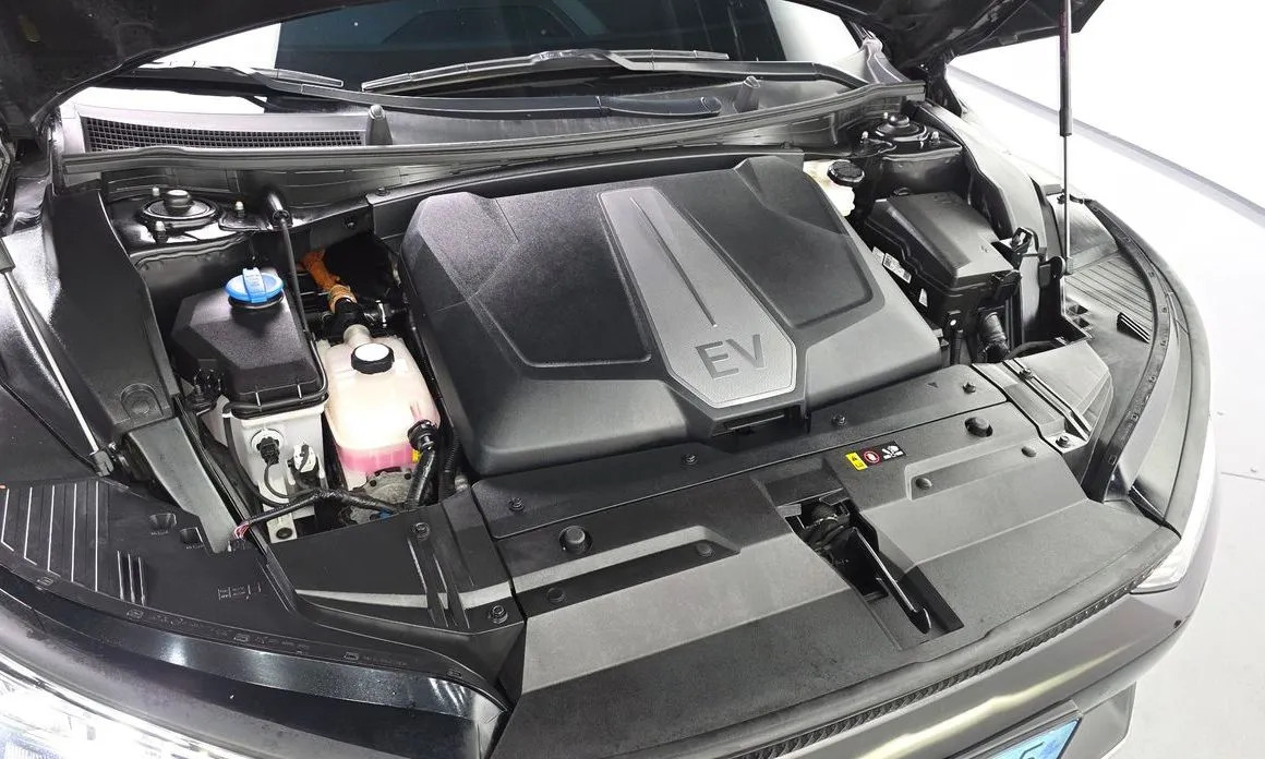 Kia EV6 2023 из KR, фото 9