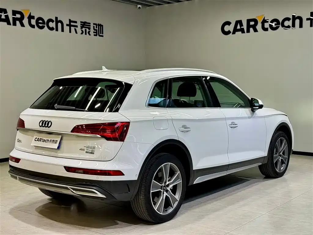 Audi Q5L — фото 6