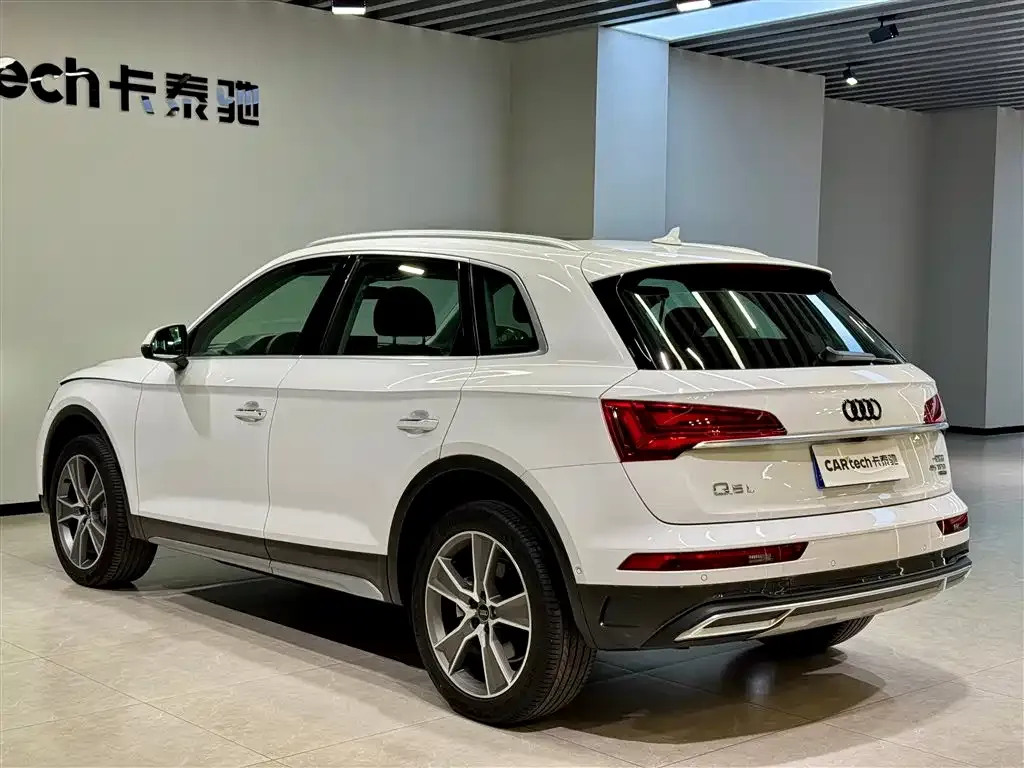 Audi Q5L — фото 7