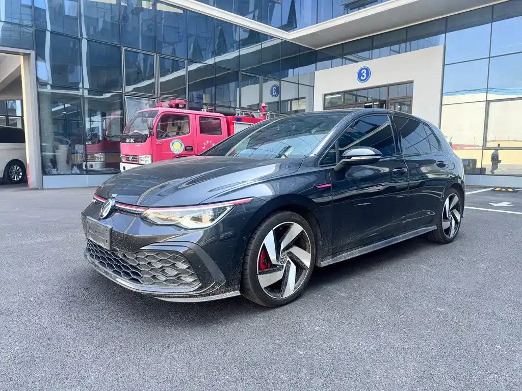 Volkswagen Golf GTI — фото 1