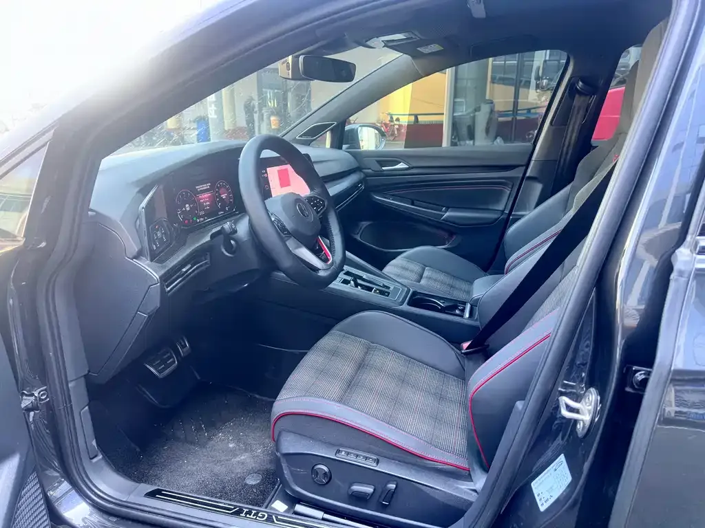 Volkswagen Golf GTI — фото 8