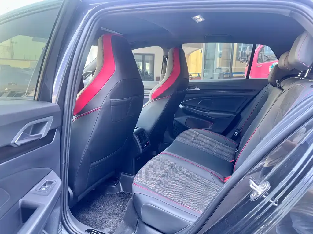Volkswagen Golf GTI — фото 10