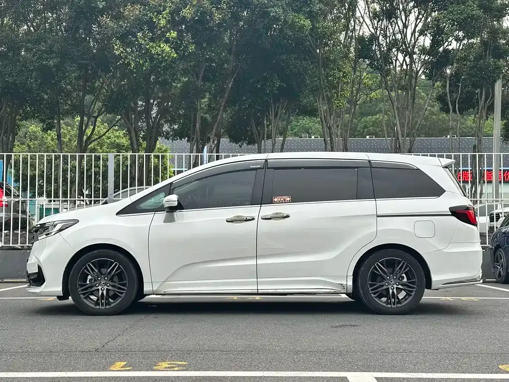 Honda Odyssey — фото 8