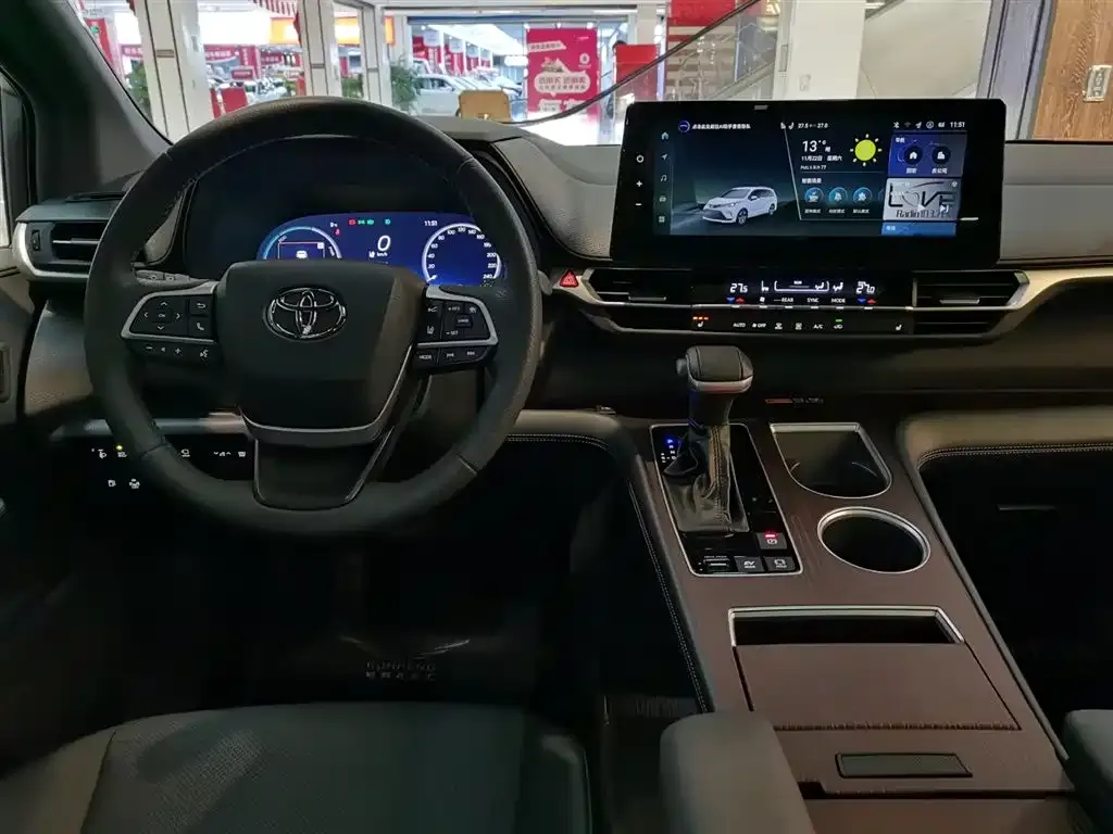 Toyota Granvia — фото 9