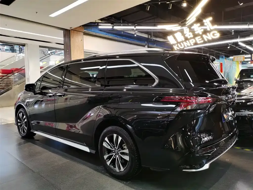 Toyota Granvia — фото 10