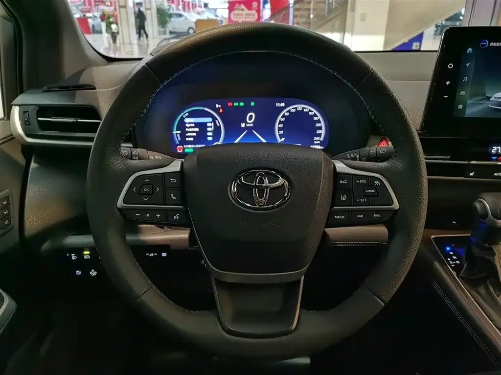 Toyota Granvia — фото 6