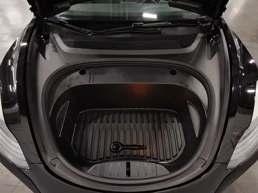 Tesla Model 3 — фото 10