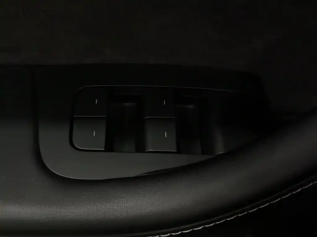 Tesla Model 3 — фото 4