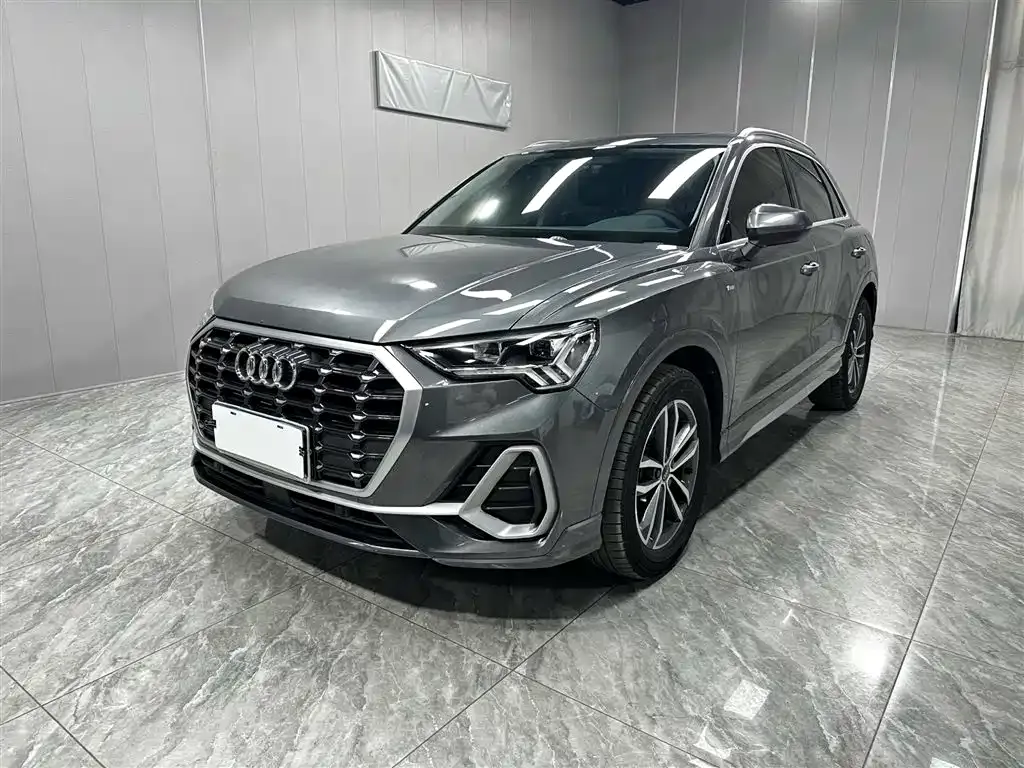 Audi Q3 — фото 1