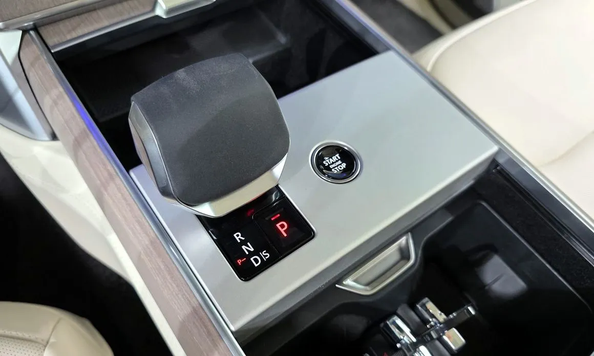 Land Rover Range Rover 2025 из KR, фото 4