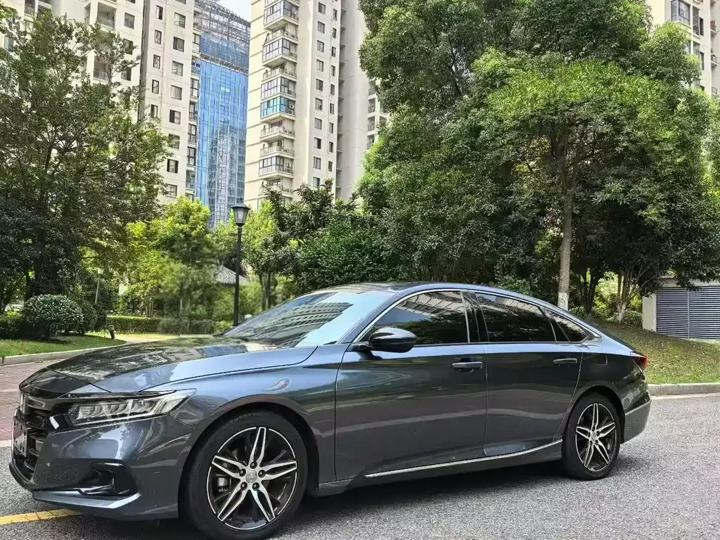 Honda Accord — фото 1