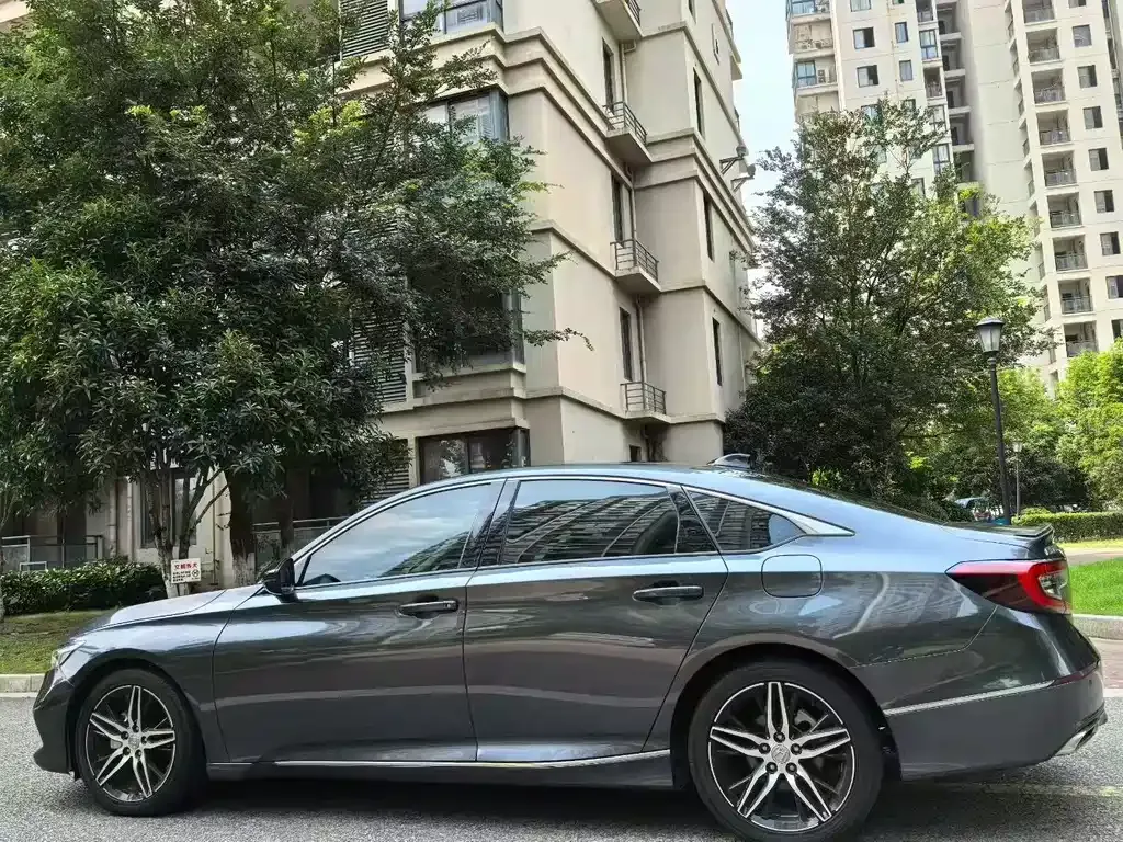 Honda Accord — фото 9