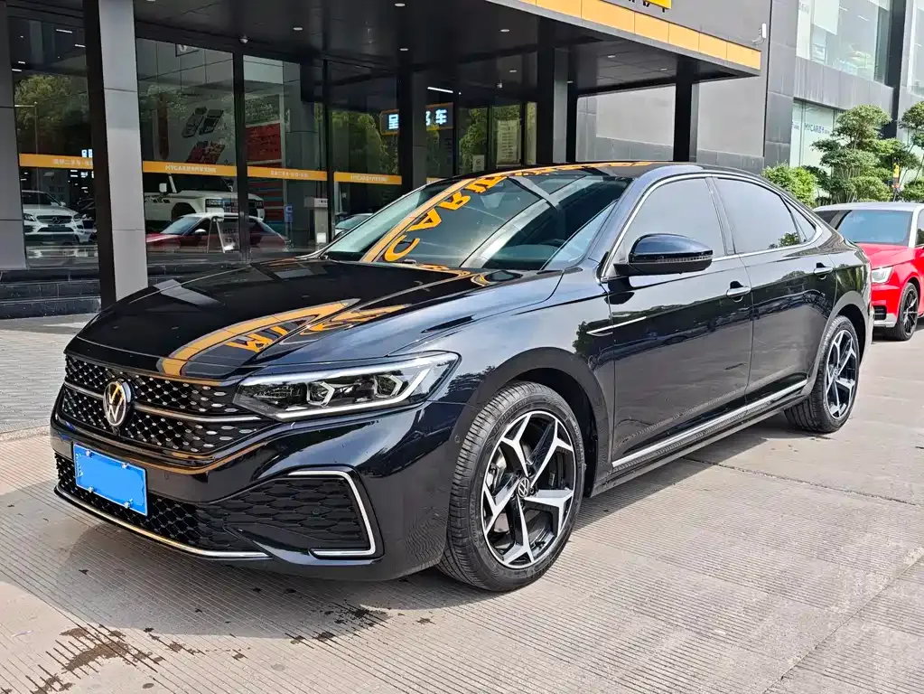 Volkswagen Passat — фото 1
