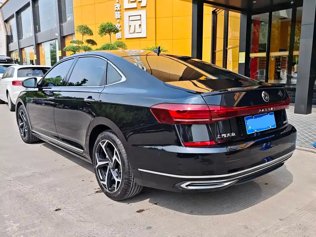 Volkswagen Passat — фото 9