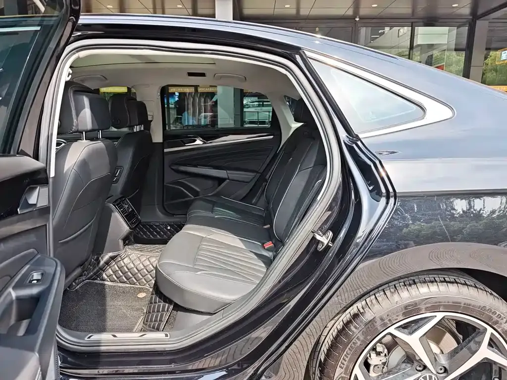 Volkswagen Passat — фото 8