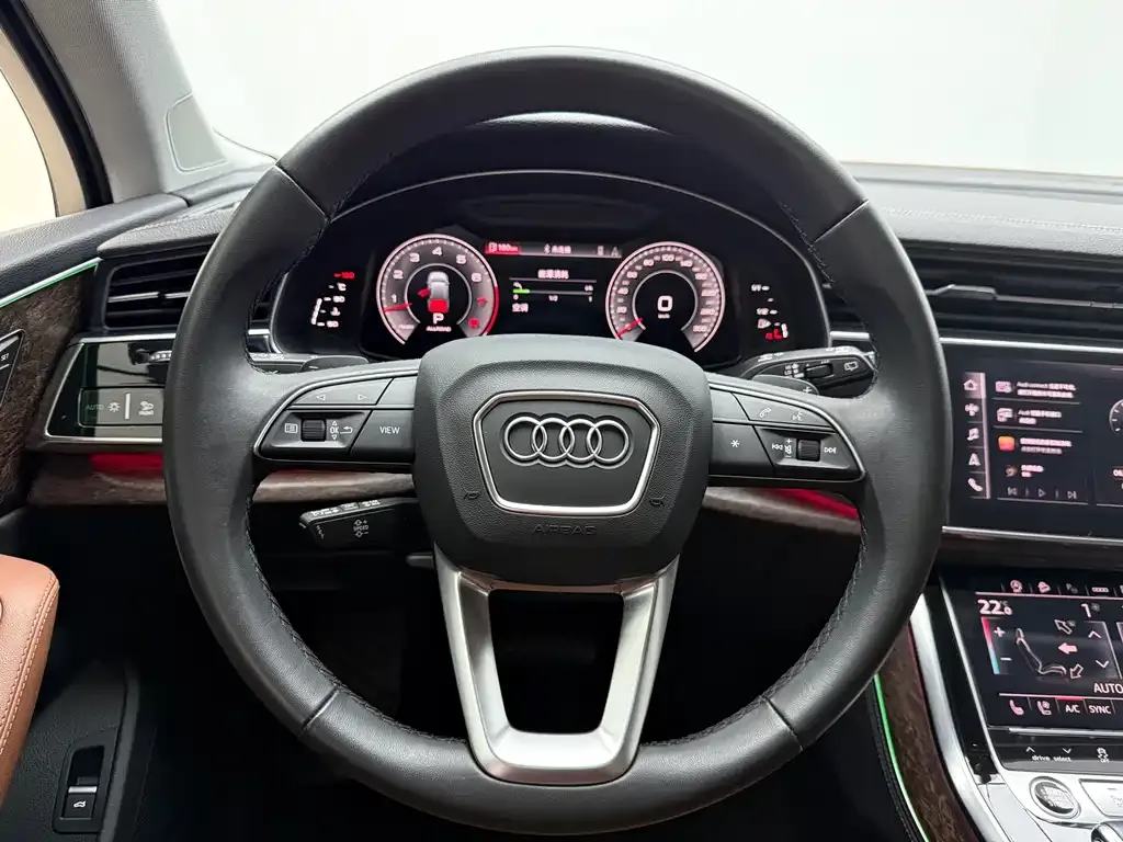 Audi Q7 — фото 10