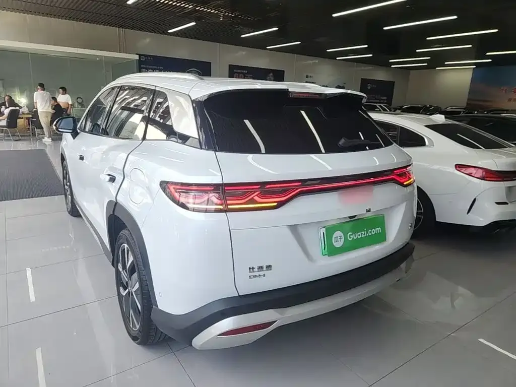 BYD L DM-i — фото 7