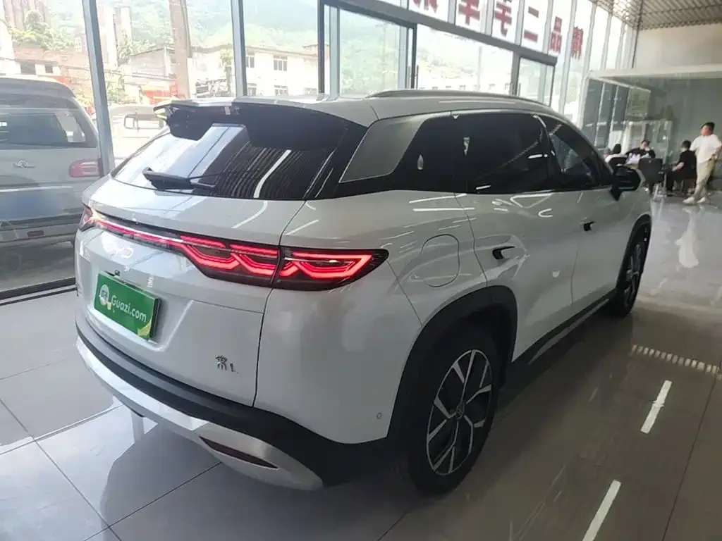 BYD L DM-i — фото 8