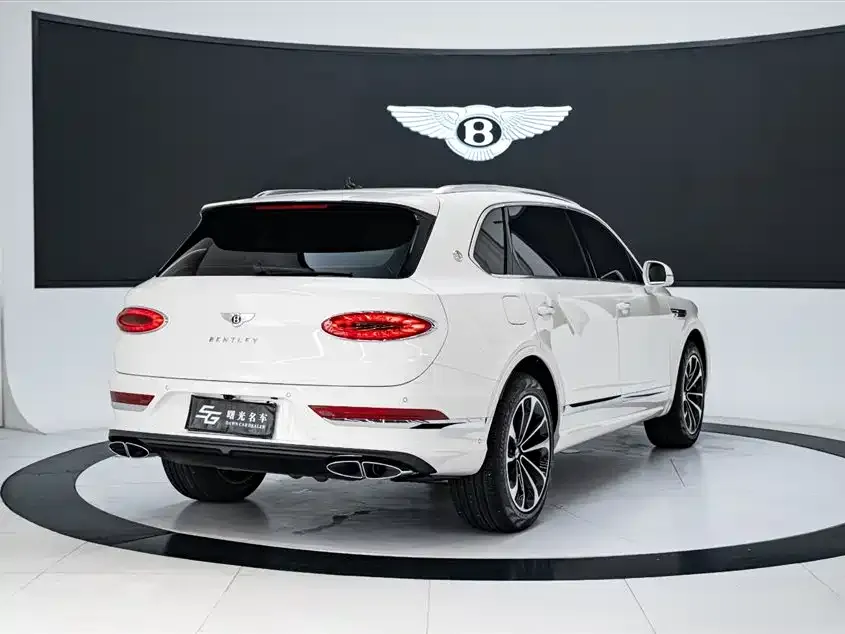 Bentley Bentayga — фото 2