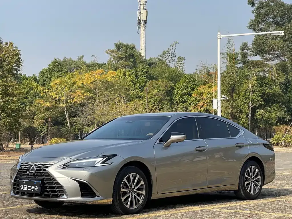 Lexus ES — фото 1