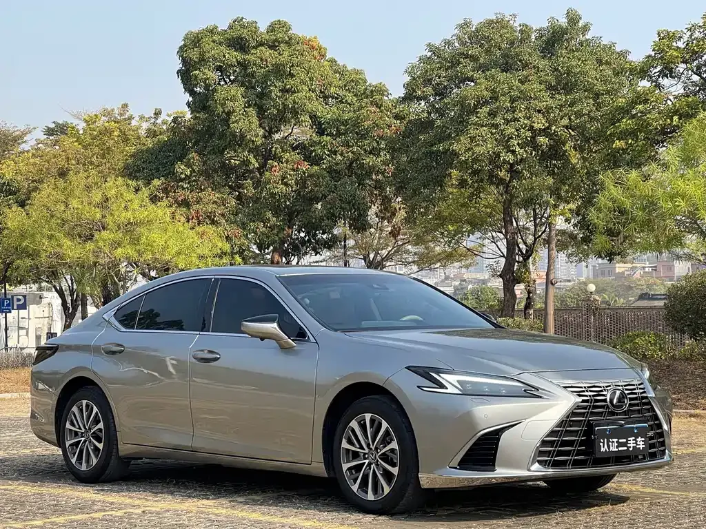 Lexus ES — фото 8