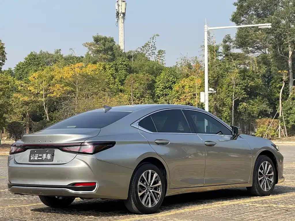 Lexus ES — фото 10