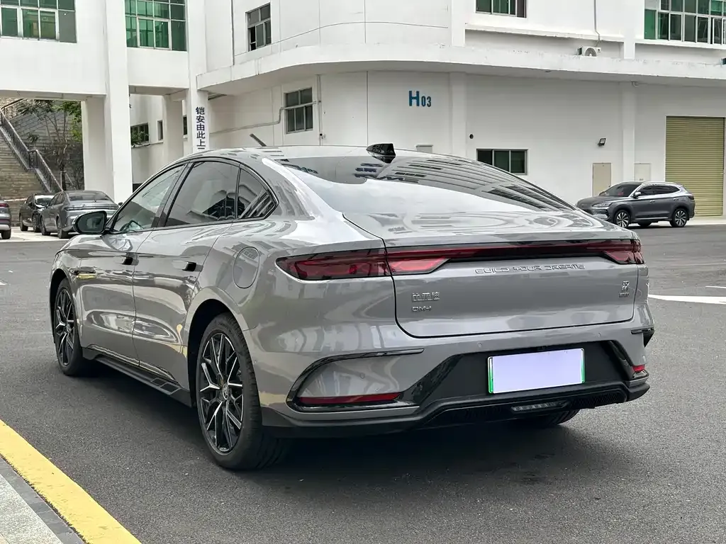 BYD Han — фото 10