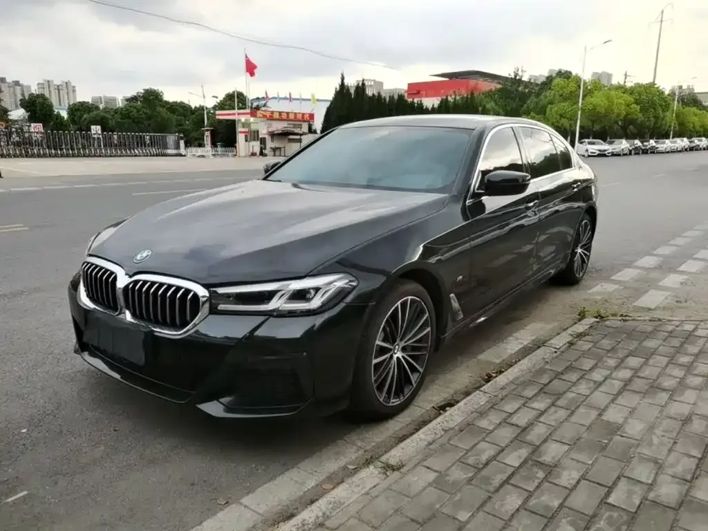 BMW 5 Series — фото 1
