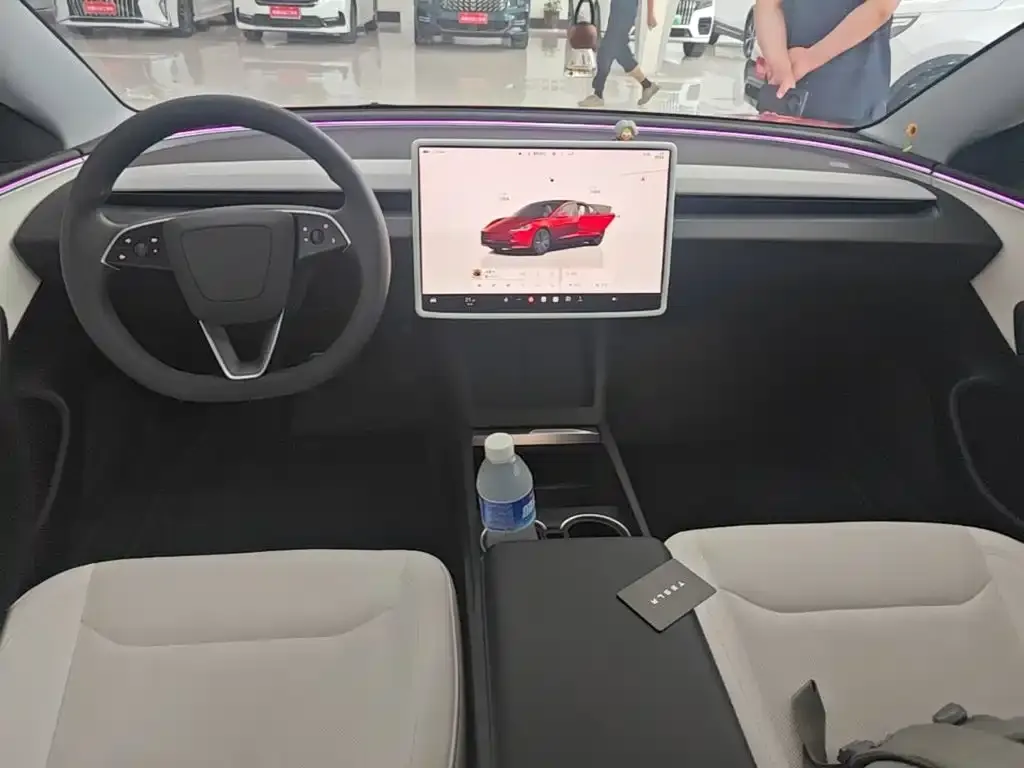 Tesla Model 3 — фото 2