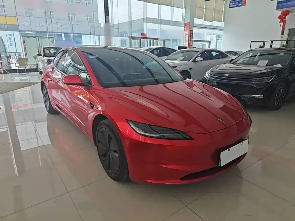 Tesla Model 3 — фото 9