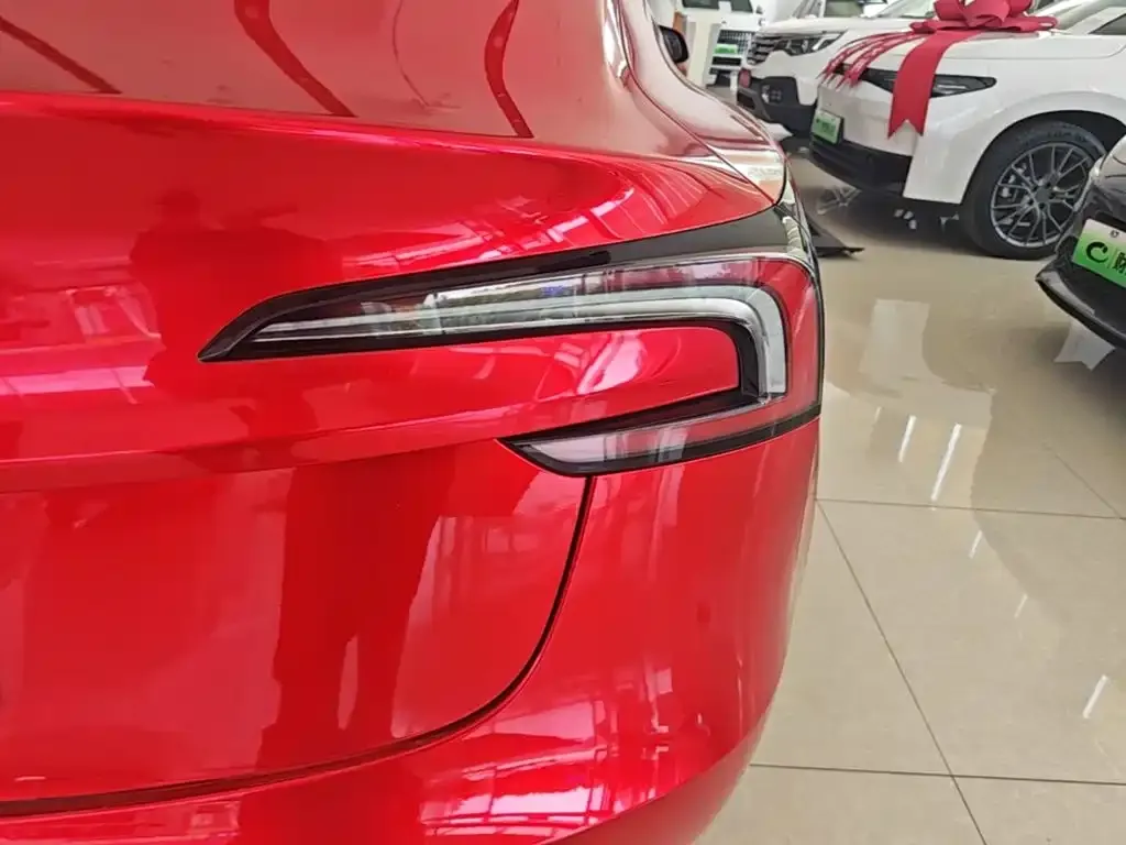Tesla Model 3 — фото 3