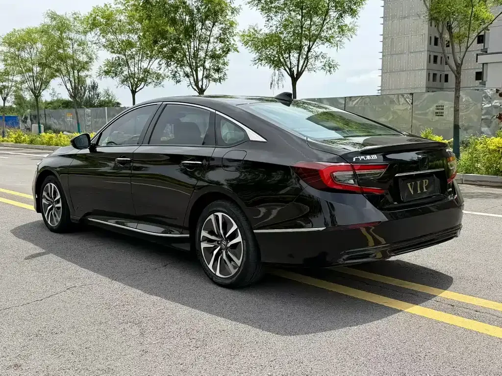 Honda Accord — фото 8