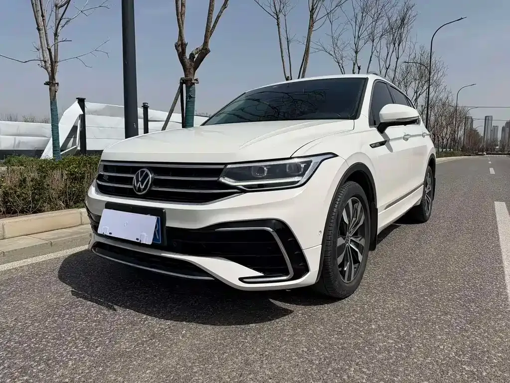 Volkswagen Tiguan L — фото 1