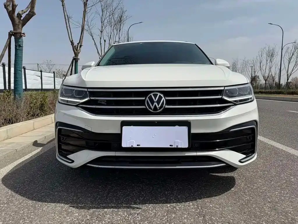 Volkswagen Tiguan L — фото 8