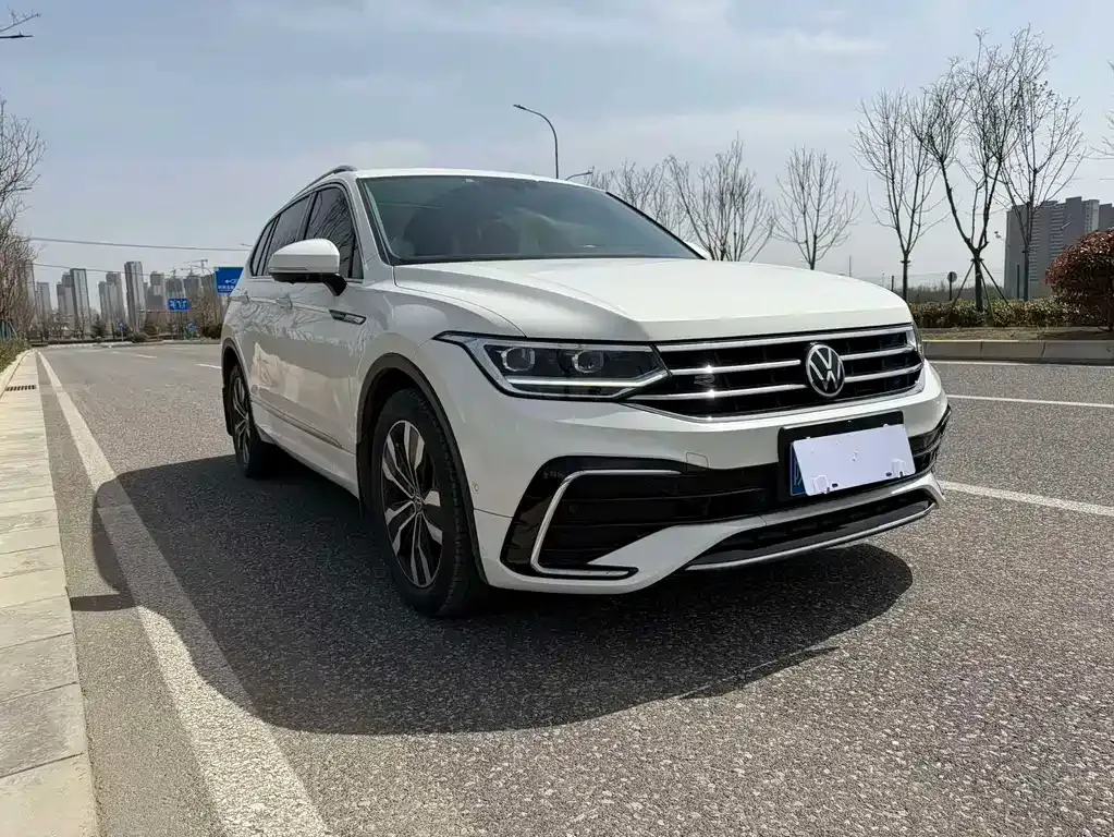 Volkswagen Tiguan L — фото 9