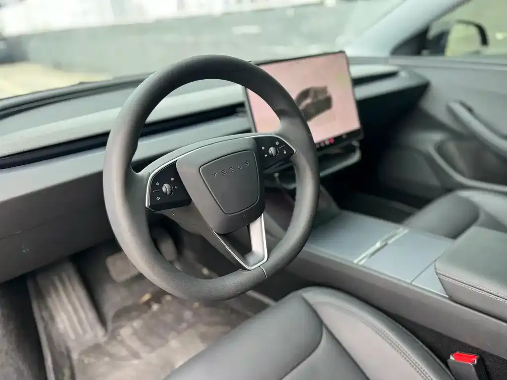 Tesla Model 3 — фото 2
