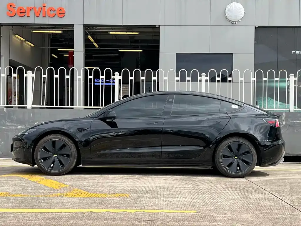 Tesla Model 3 — фото 6