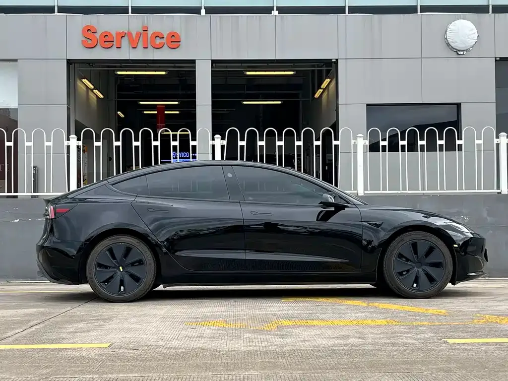 Tesla Model 3 — фото 5