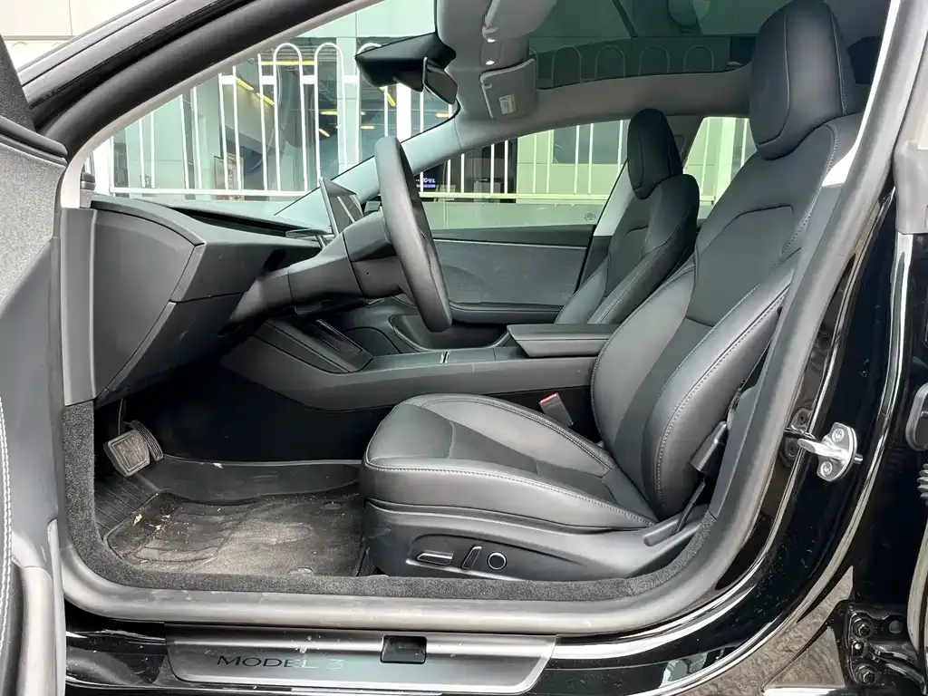 Tesla Model 3 — фото 3