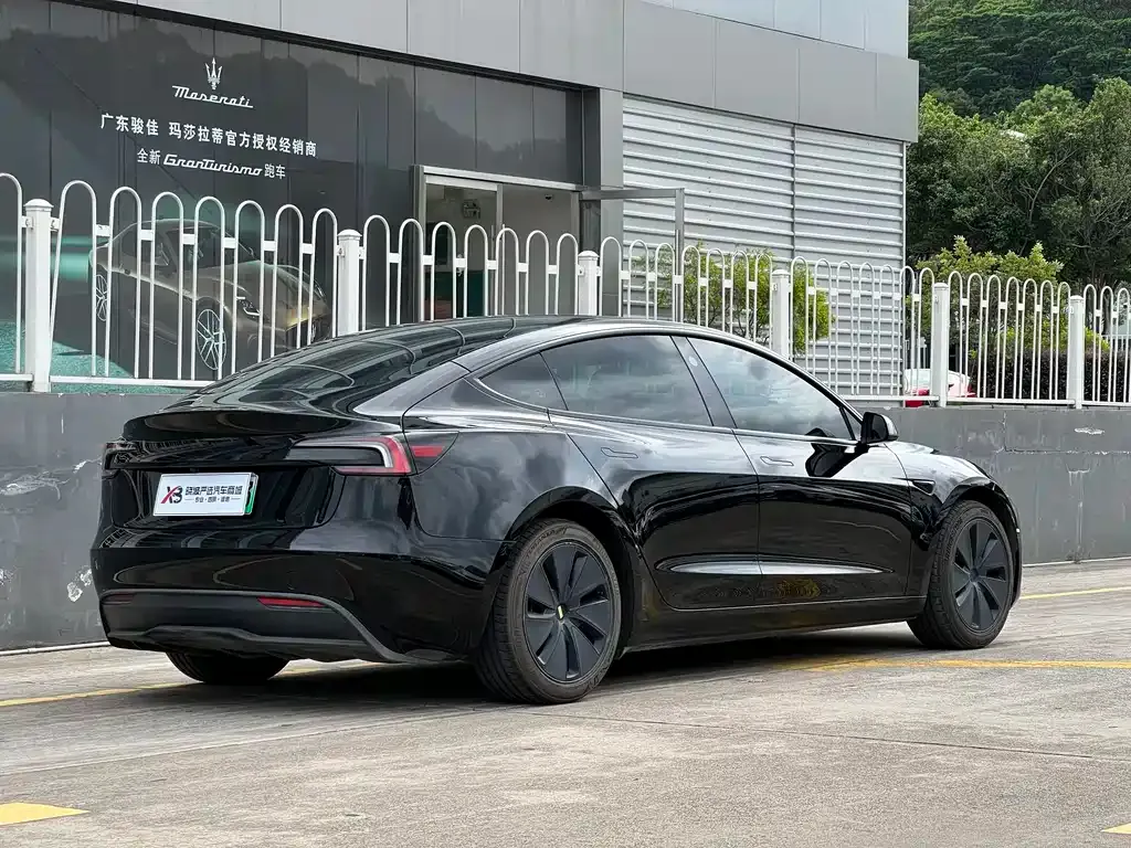 Tesla Model 3 — фото 4