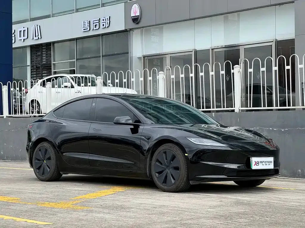 Tesla Model 3 — фото 10