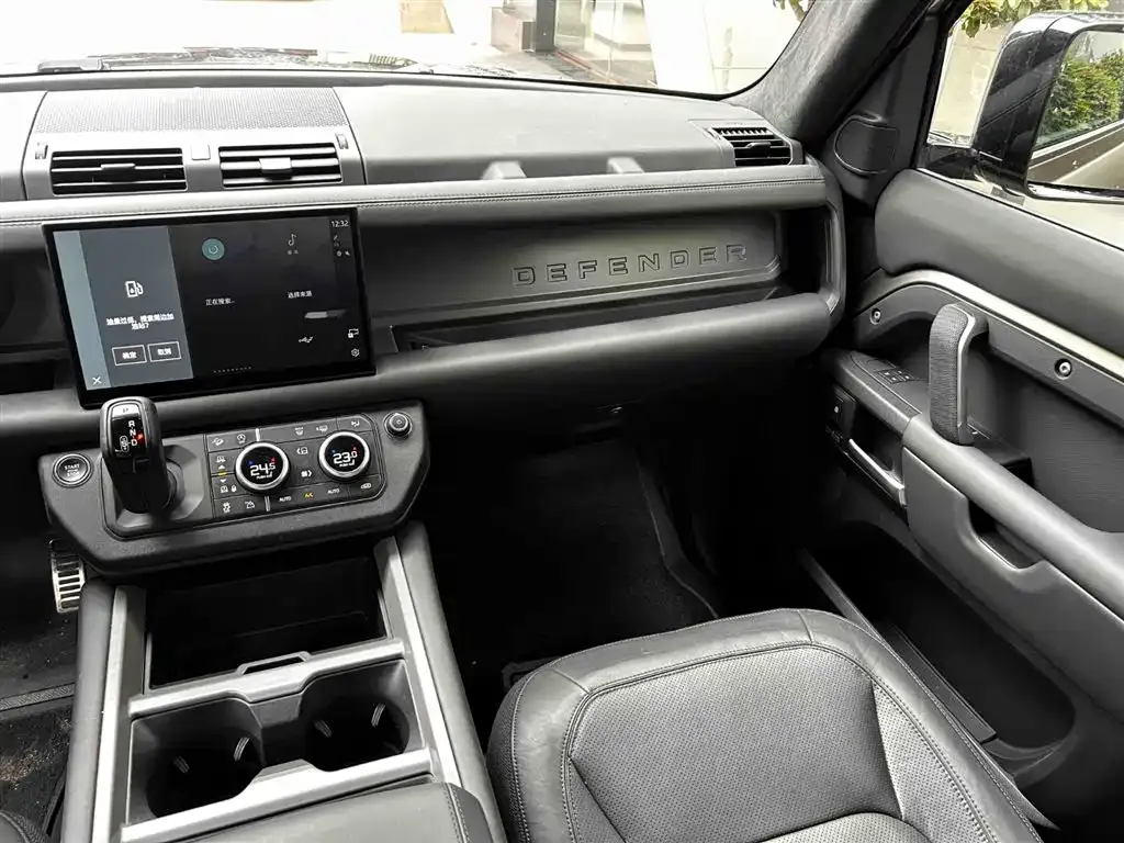 Land Rover Defender — фото 6