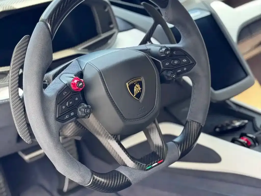 Lamborghini Revuelto 2025 из CN, фото 9