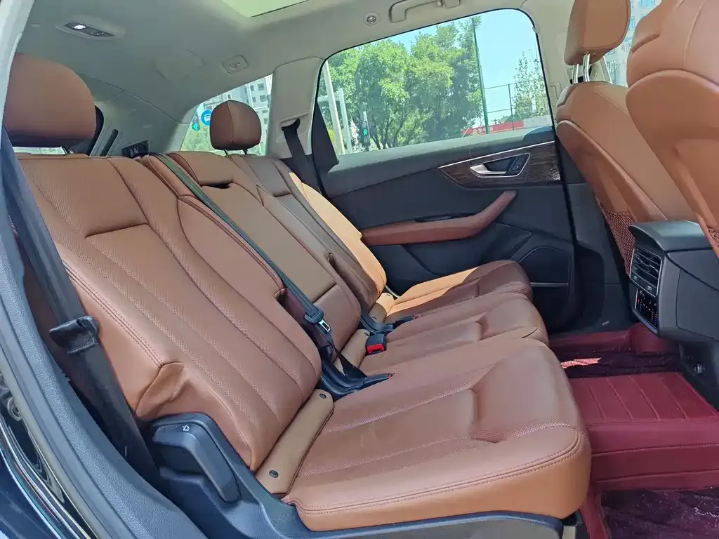 Audi Q7 2021 из CN, фото 6