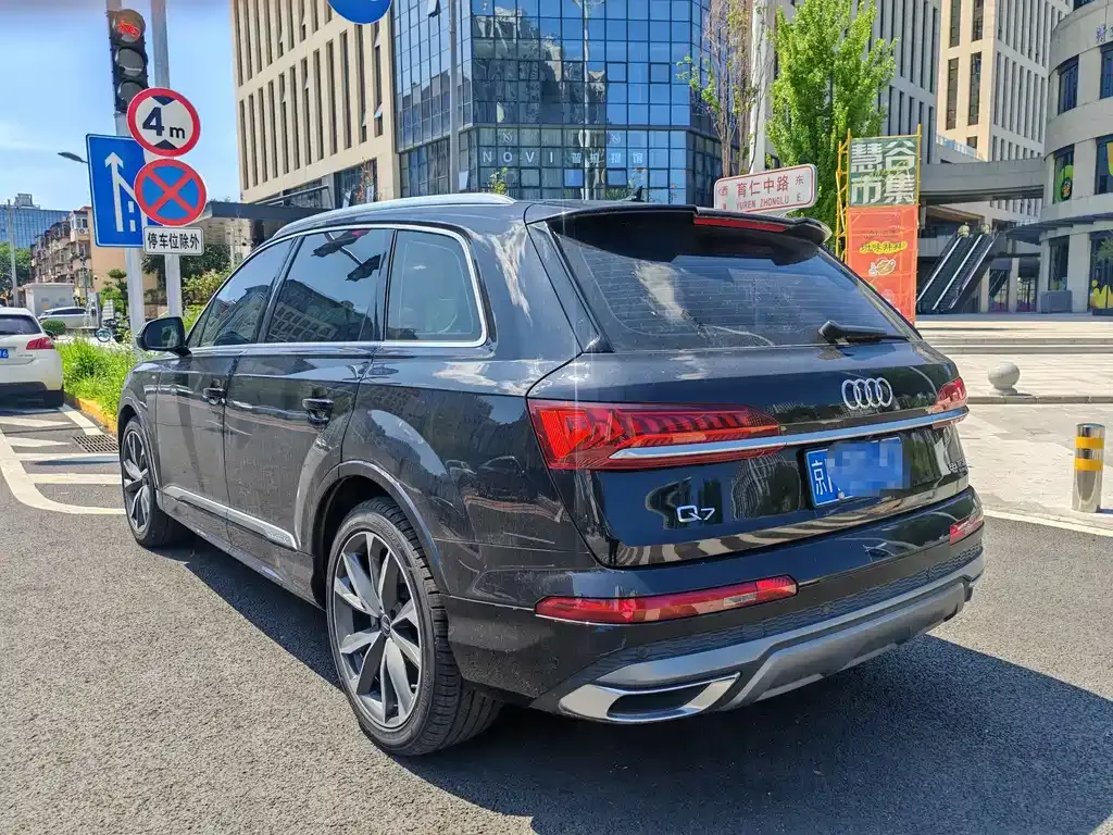 Audi Q7 2021 из CN, фото 9