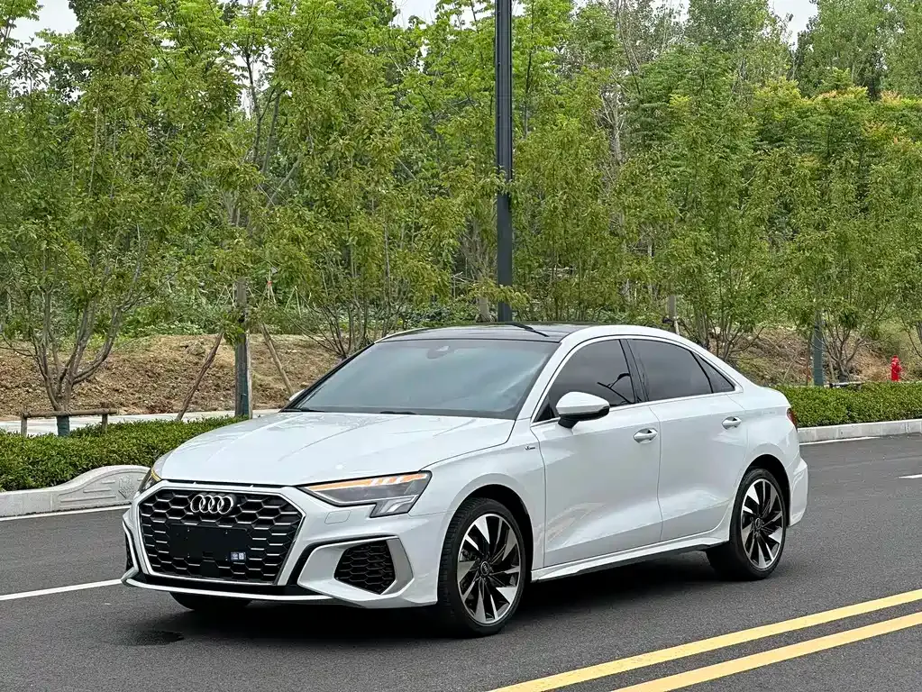 Audi A3 — фото 1