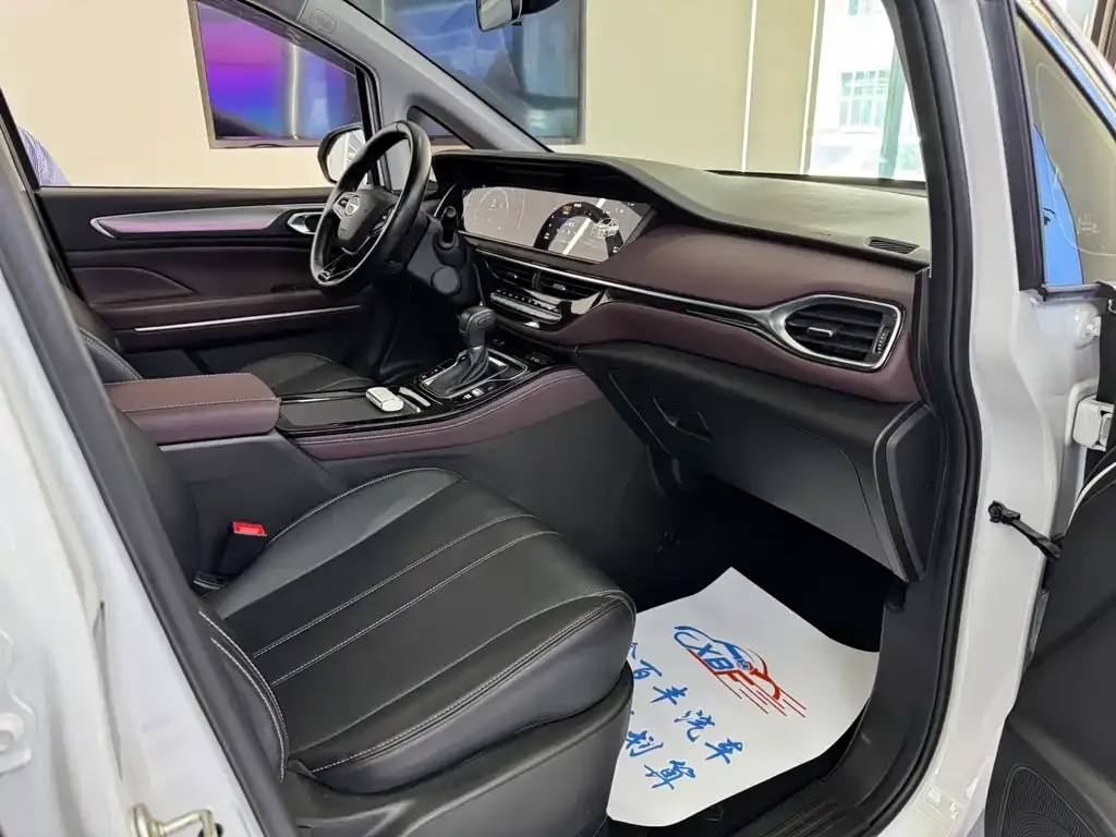 GAC Motor Trumpchi M6 — фото 10