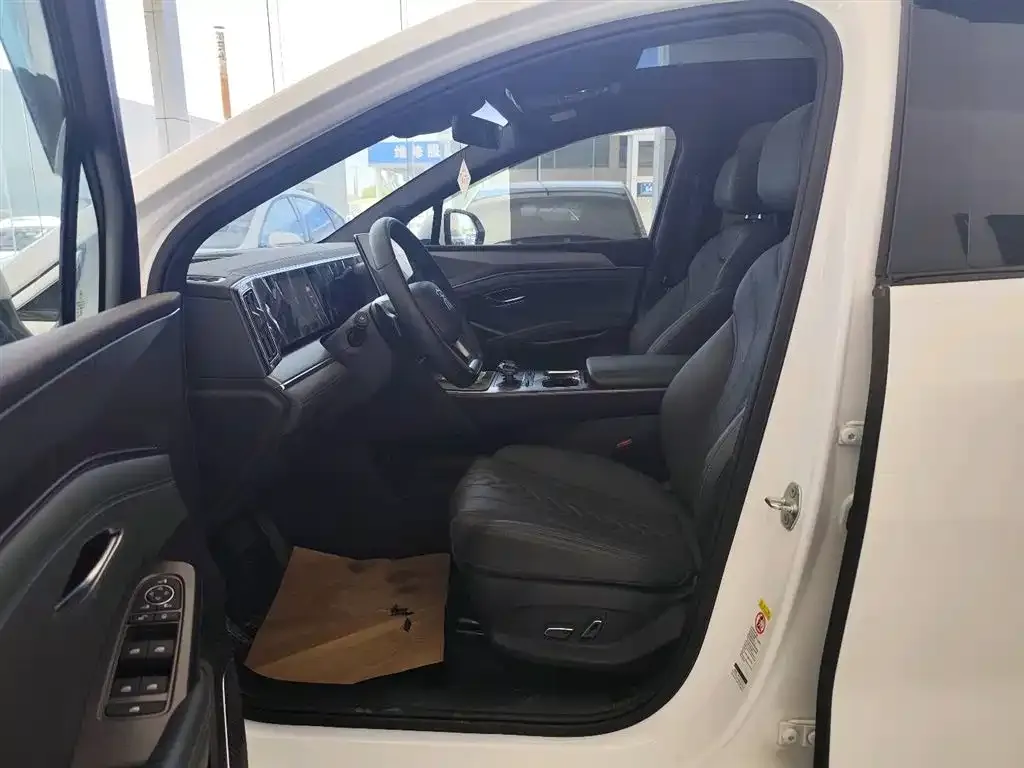 BYD L DM-i — фото 6